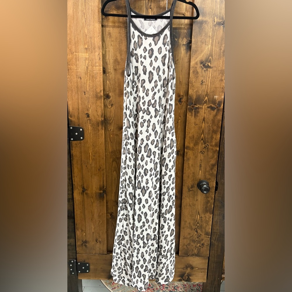 Chic Leopard Print Maxi Dress